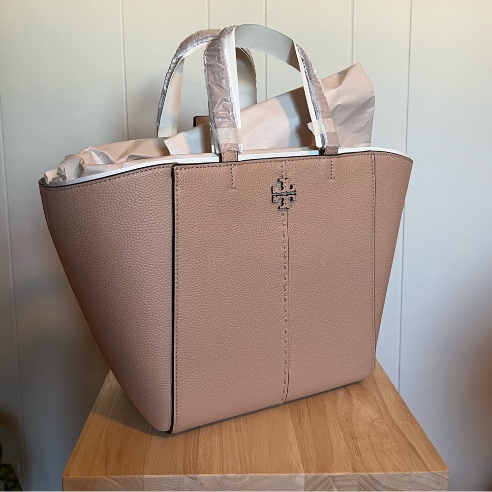TORY BURCH “McGraw Carryall” in Goan Sand / 927
